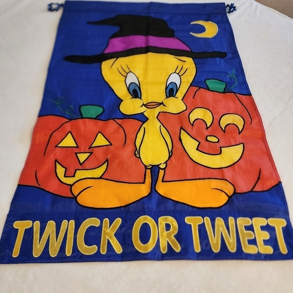 Vintage 1996 Tweety Bird Halloween Twick Or Tweet 43.5x28 Decorative Flag - Picture 2 of 13